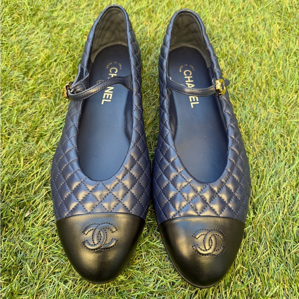 CHANEL CC LOGO BLUE LEATHER MARYJANE BALLET FLATS SHOES QUILTED BLACK CAP TOE 42 - Picture 5 of 17